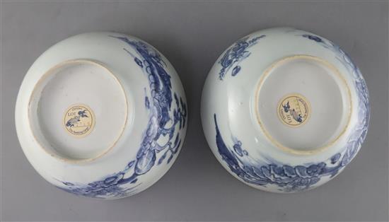 A pair of Chinese Nanking cargo blue and white bowls, Qianlong period, diameter 19cm